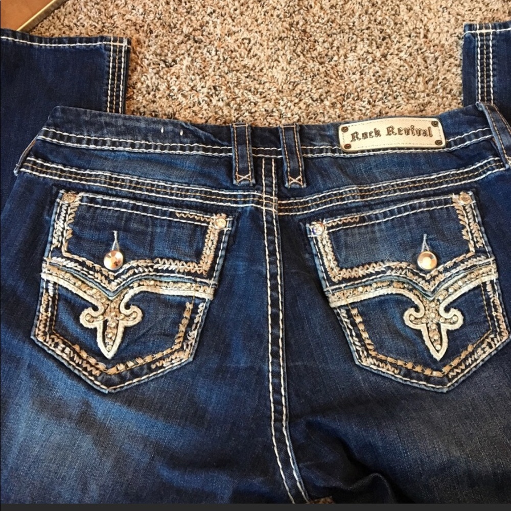 32 Rock Revival Easy Skinny Jeans